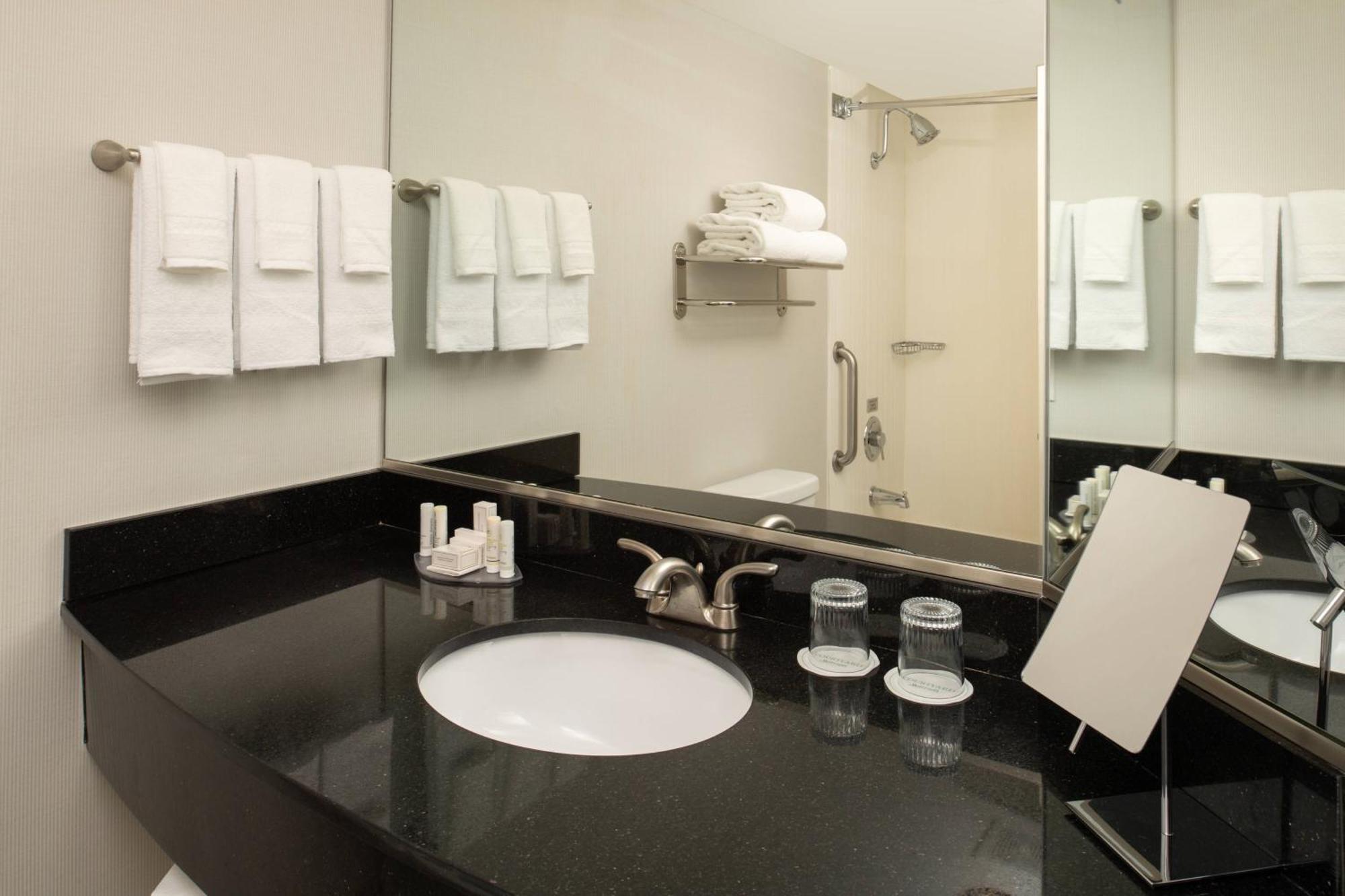Courtyard By Marriott Portland Airport Otel Dış mekan fotoğraf